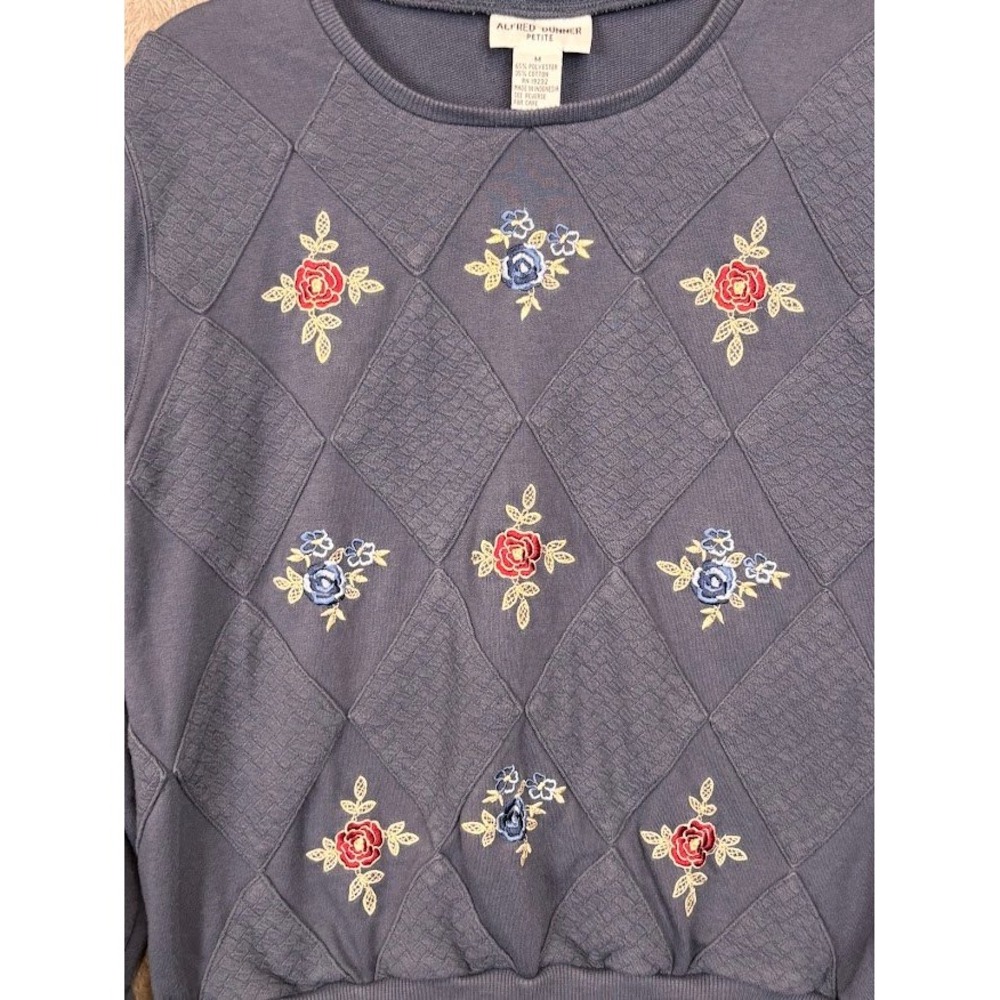 Alfred Dunner Petite‎ Blue Floral Embroidered Quilted Argyle Sweatshirt Medium P - Picture 7 of 7